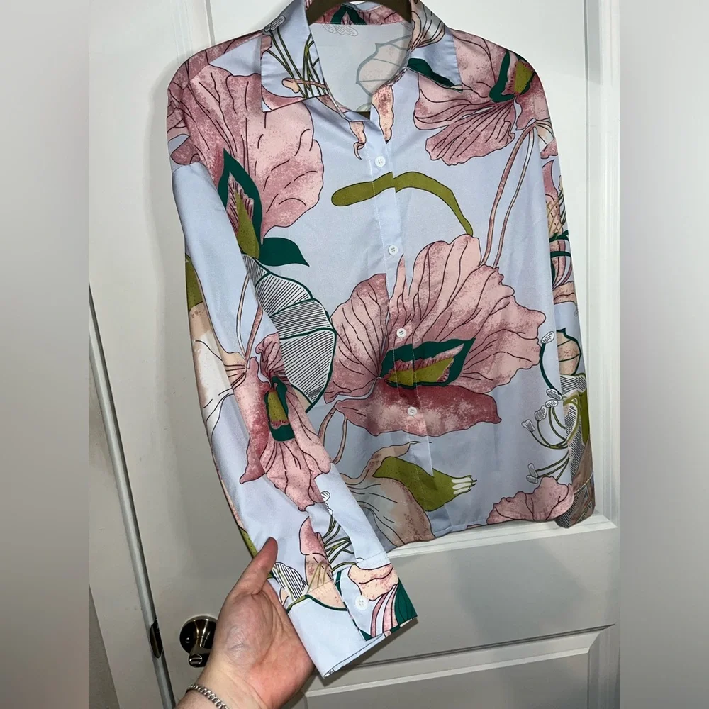 SHEIN Silky Button Up Pink All Over Print Floral Collared Blouse Size Small - Picture 6 of 9